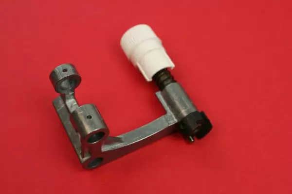 Treiberarm Schwenkarm Messerarm Obermesser für Overlock Maschinen Elna und Janome # 793613414