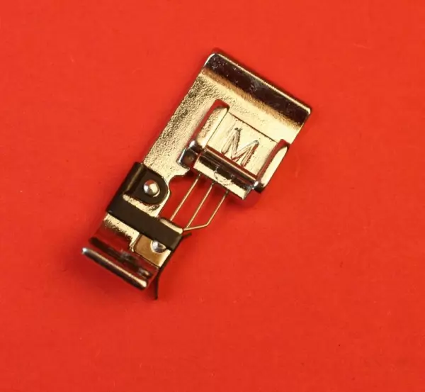 Overlockfuss (M) für Elna und Janome Nähmaschine ( 9 mm ) Nähfuss für Overlock