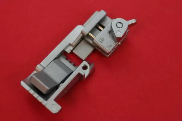 Nähfuß (A B) Coverlock Elna Pfaff , Necchi, Janome # 797093001 , 39601364 , 39601387