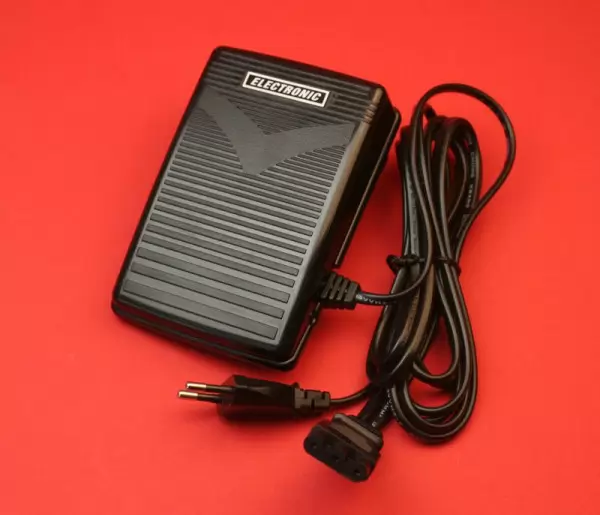 Fußpedal Fußanlasser für Elna , Bernette, AEG, Janome, Pfaff, Babylock, Privileg, W6 Nähmaschine