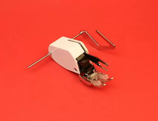 Obertransportfuß Elna / Necchi / Babylock / Brother / Elnita / Husqvarna / Kenmore # 620116496