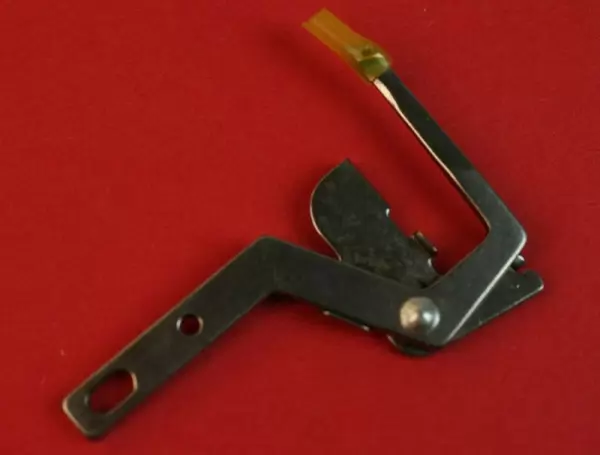 Unterer Schlaufengeber für Elna Pfaff Overlock Coverlock # 39601253 , 797605105 , 39601629