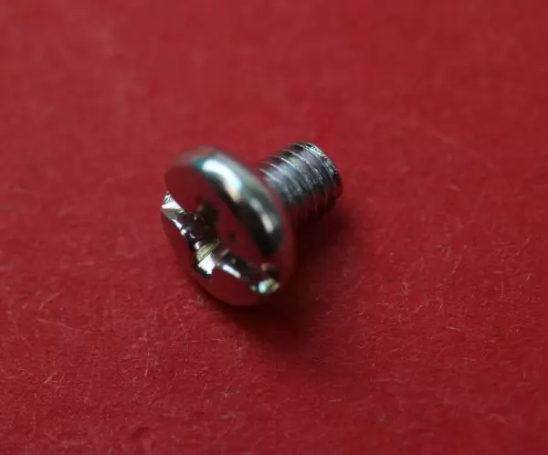 Schraube M3x4mm